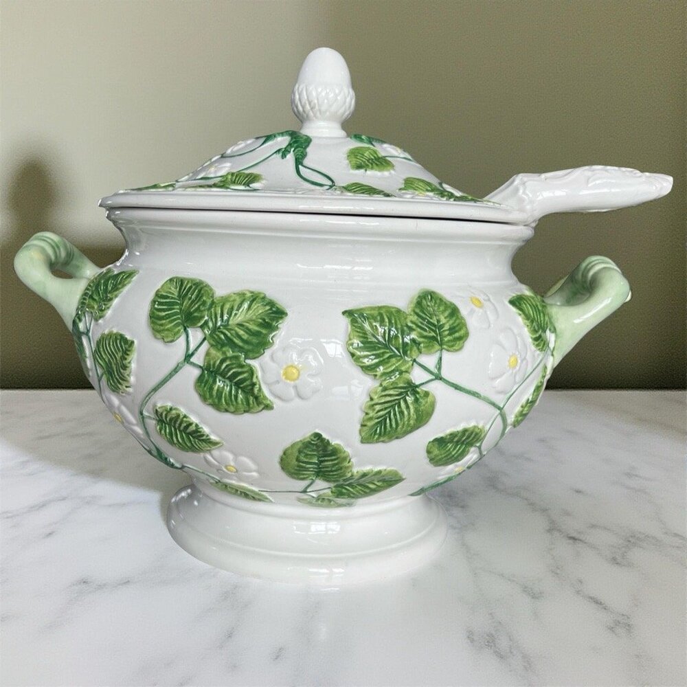 Vintage Soup Tureen With Ladle White Yellow Daisies Green Leaves 9.5" H Italy